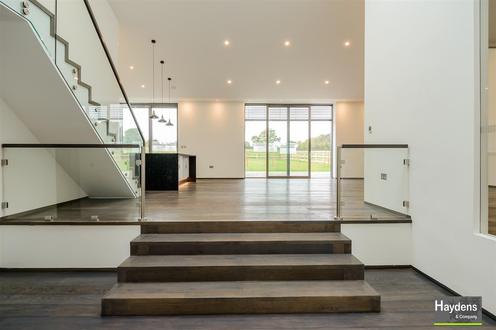5 Bedrooms, House - Semi-Detached